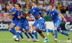 英格兰vs意大利：2024年欧洲杯决赛强强对决晋级现场回顾
